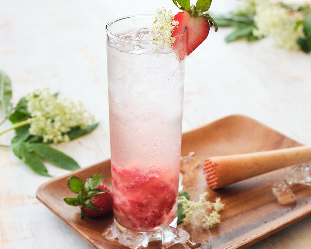 Strawberry elderflower sparkler